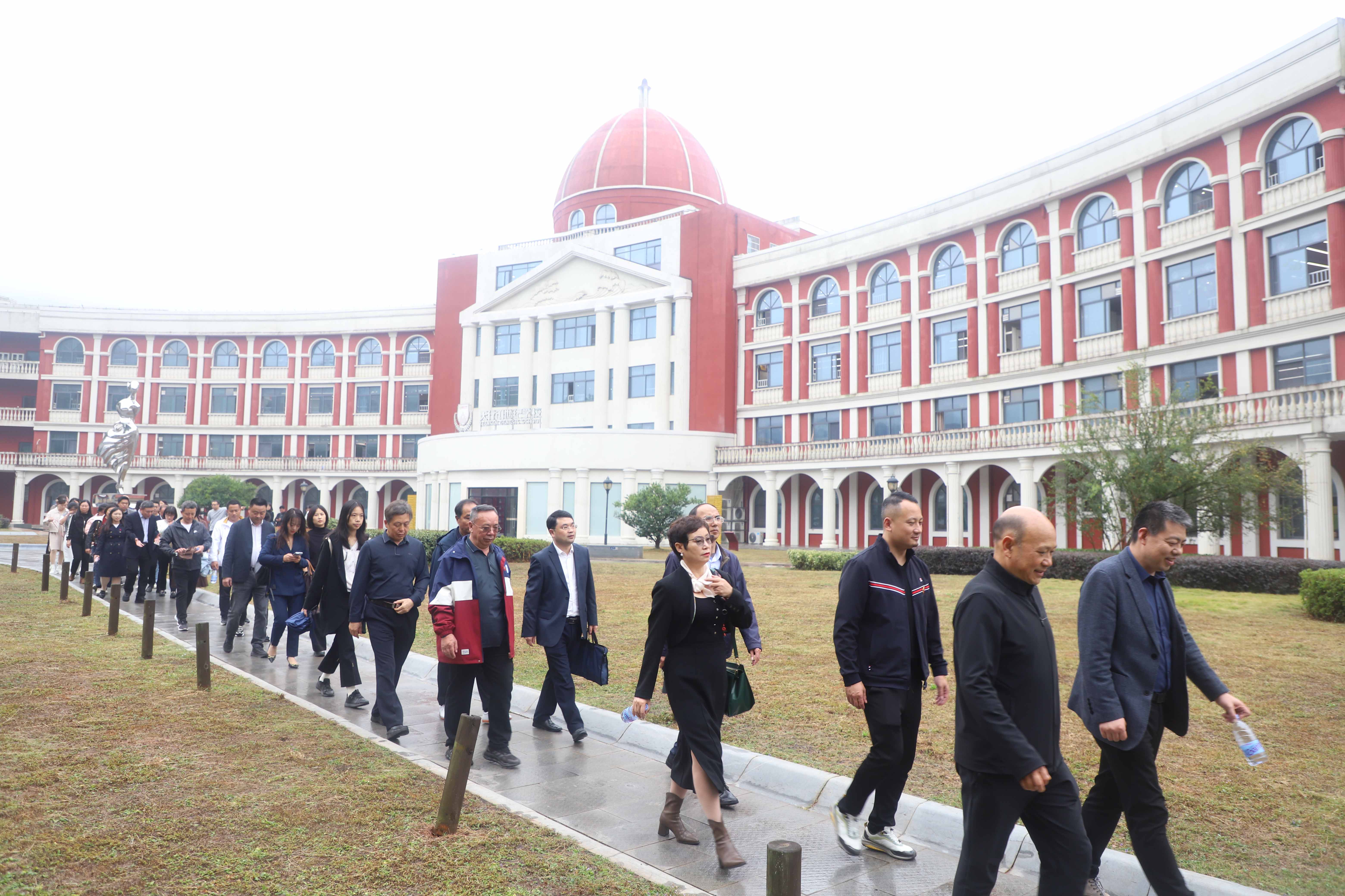 1732513982725615.jpg 创世纪学校学习.JPG